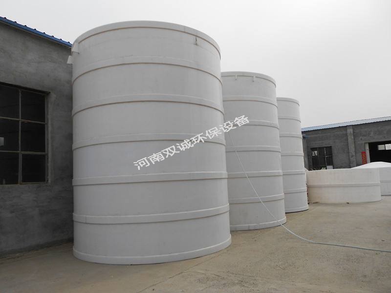 PE滾塑儲罐滾塑加工過程: